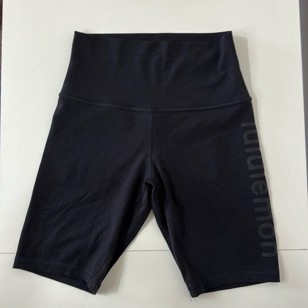✨Limited Edition Lululemon Align High Rise Short 8” size 4✨